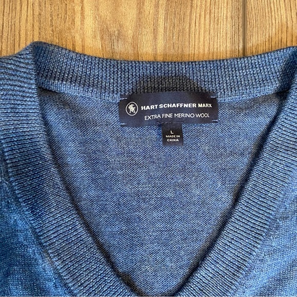 NWT Hart Schaffner Marx V-Neck Merino Wool Sweater - Picture 2 of 3
